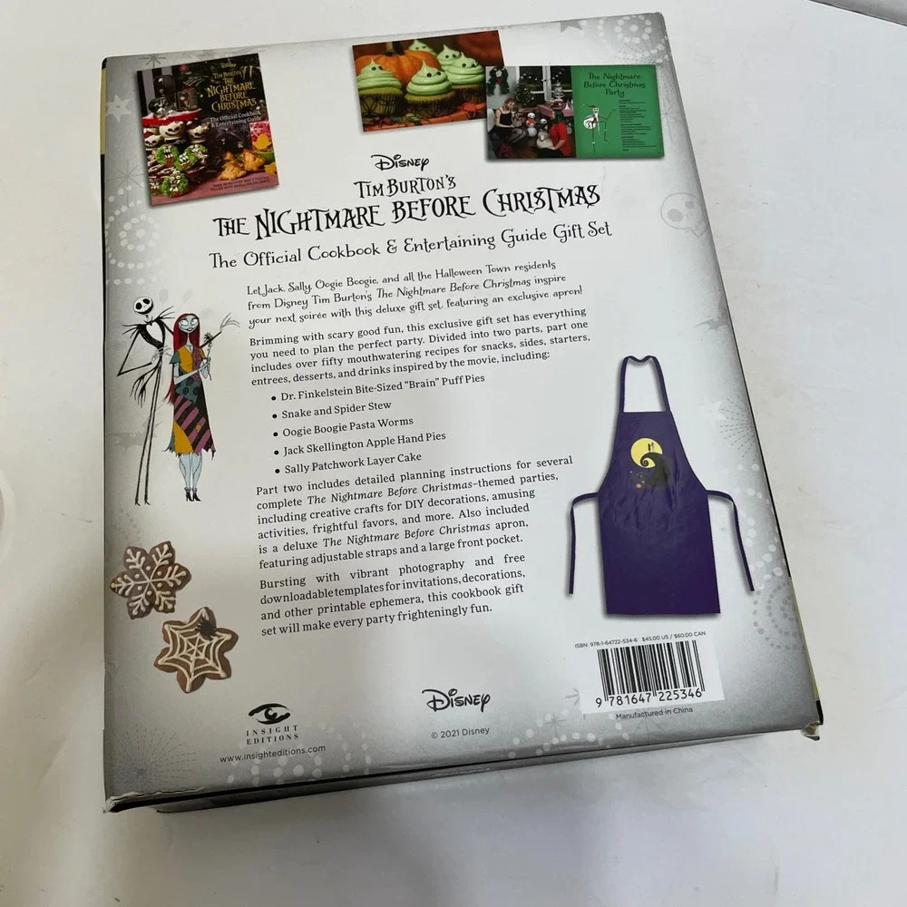 NEW IN BOX DISNEY THE NIGHTMARE BEFORE CHRISTMAS OFFICIAL COOKBOOK & APRON‎